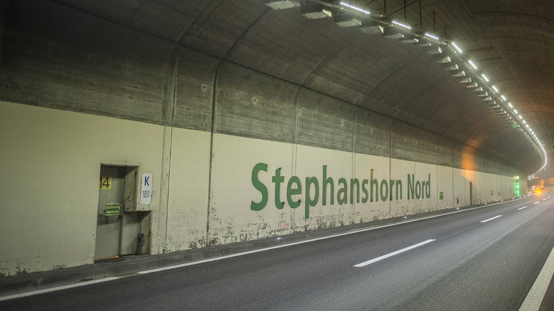 Das Stephanshorntunnel konnte am Freitagmorgen zeitweise nicht durchfahren werden. (Symbolbild)