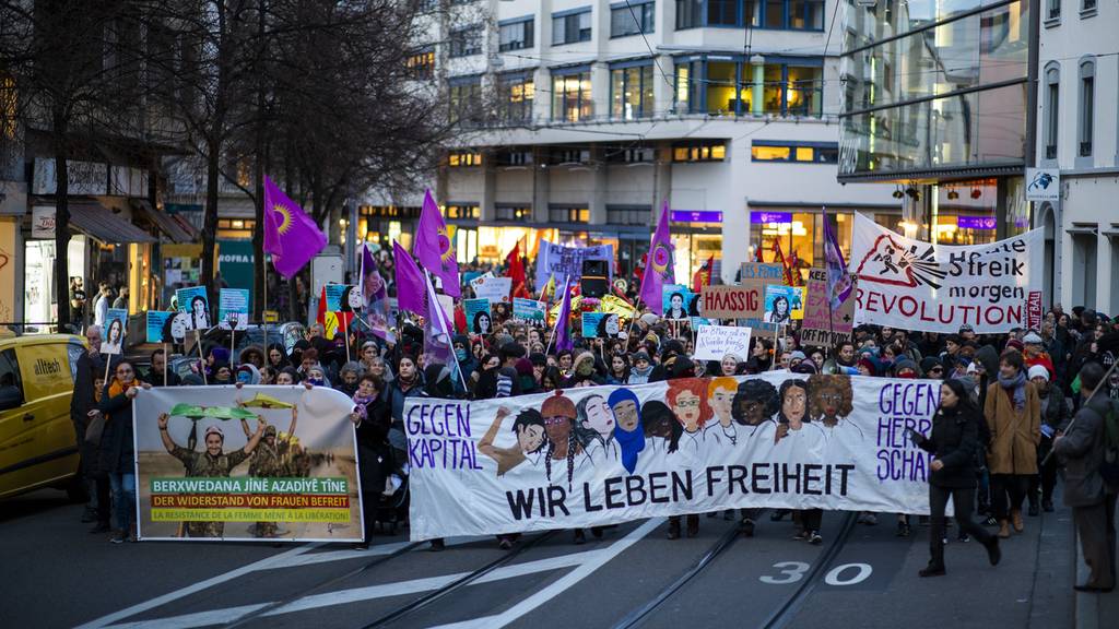 Demo Internationaler Frauentag Schweiz