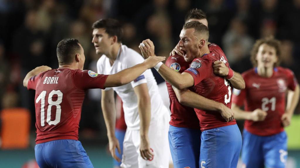 Die tschechischen Spieler jubeln nach ihrem wertvollen Heimsieg gegen England