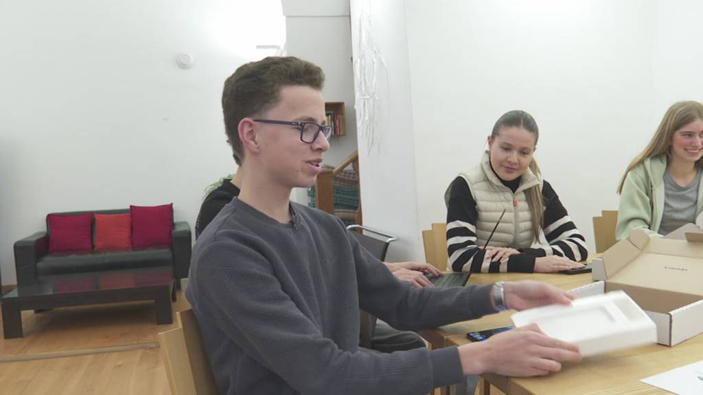 Einsiedler Schülerinnen und Schülern entwickeln neue Handybox