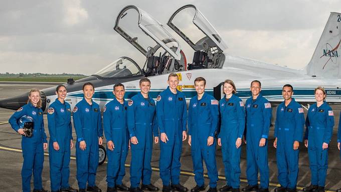 NASA stellt zwölf neue Astronauten vor