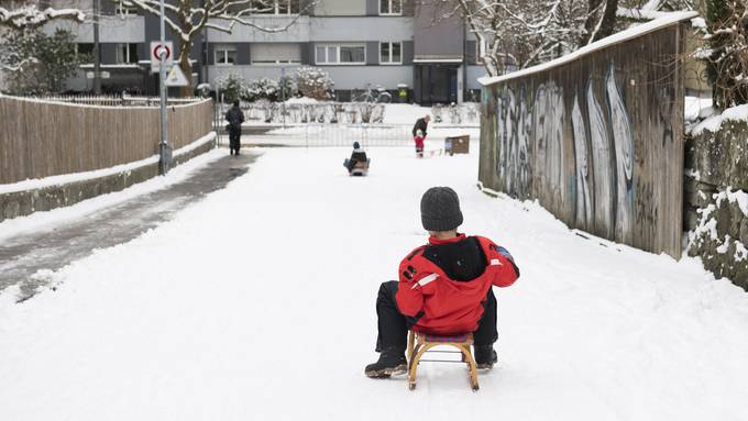 Wenig Schnee, viel Verkehr: Bern reduziert Schlittelwege um die Hälfte