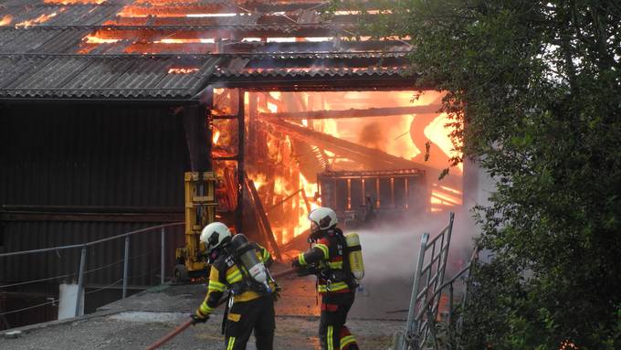 Stall in Bennau SZ niedergebrannt