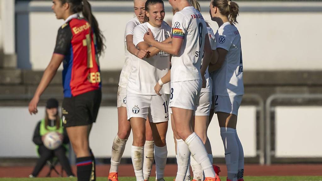 Die Zürcherinnen freuen sich über das glückhafte 2:1