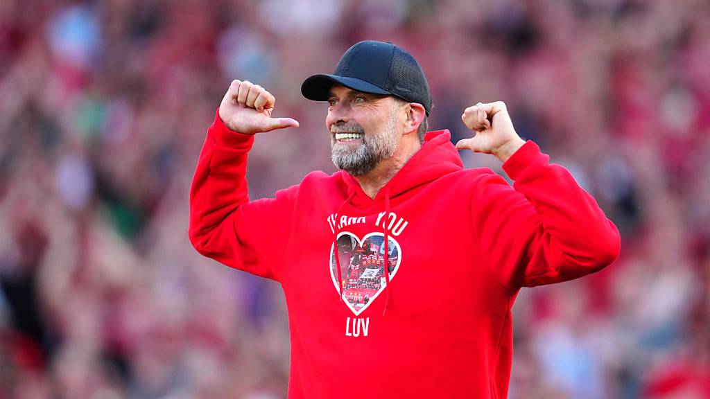 Jürgen Klopp bei seinem Abschied in Liverpool Mitte Mai. Fünf Monate später gibt Red Bull die Verpflichtung des Deutschen als Global Head of Soccer bekannt