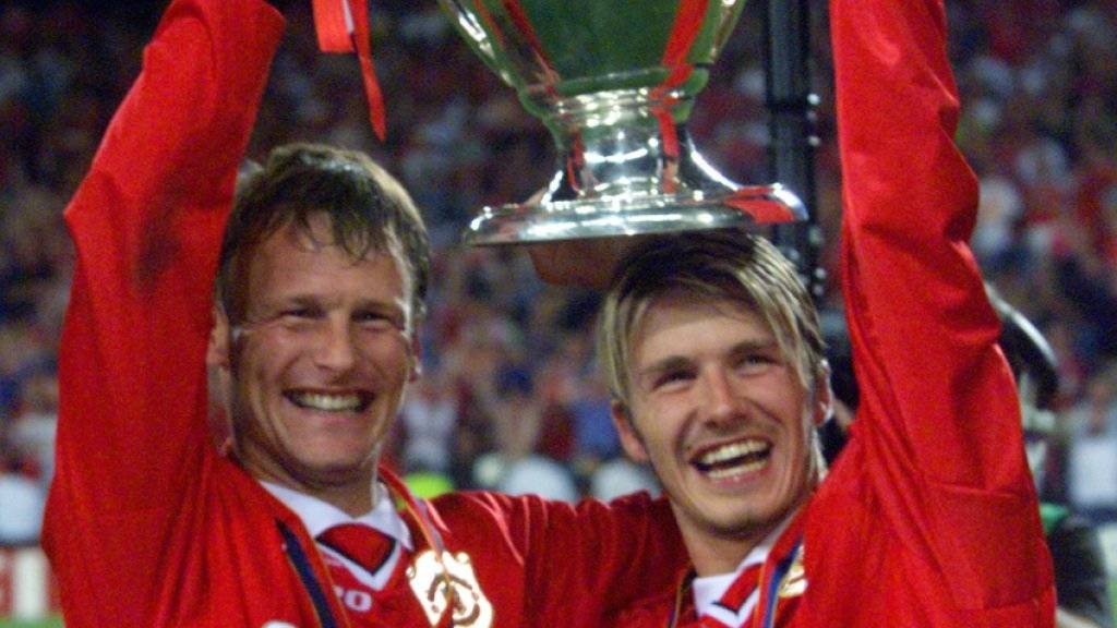 Teddy Sheringham (links) 1999 nach dem Sieg in der Champions League mit Teamkollege David Beckham