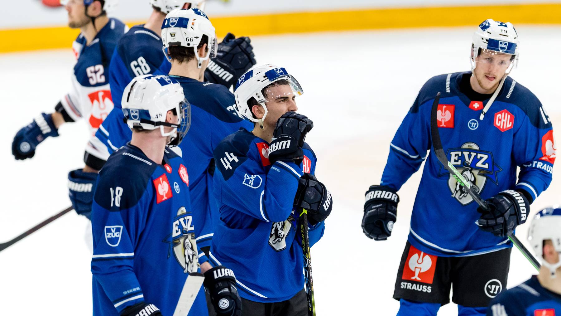 Samuel Kreis, center, of EV Zug looks dejected after loosing the Champions Hockey League ice hockey game between EV Zug and EHC Red Bull Muenchen at Bossard Arena, on Wednesday, 13 October 2021, in Zug, Switzerland.