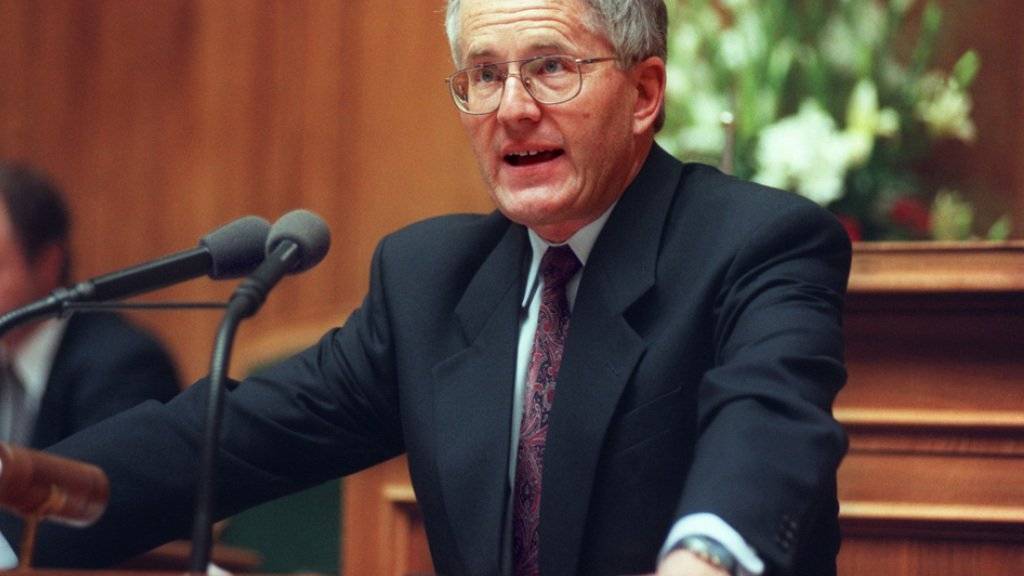 Am 7. Mai 1995 entschuldigte sich Bundespräsident Kaspar Villiger für die damalige Politik der Schweiz gegenüber den verfolgten Juden im zweiten Weltkrieg. Nun wird er mit dem Freiheitspreis 2016 der Friedrich-Neumann-Stiftung für Freiheit ausgezeichnet.