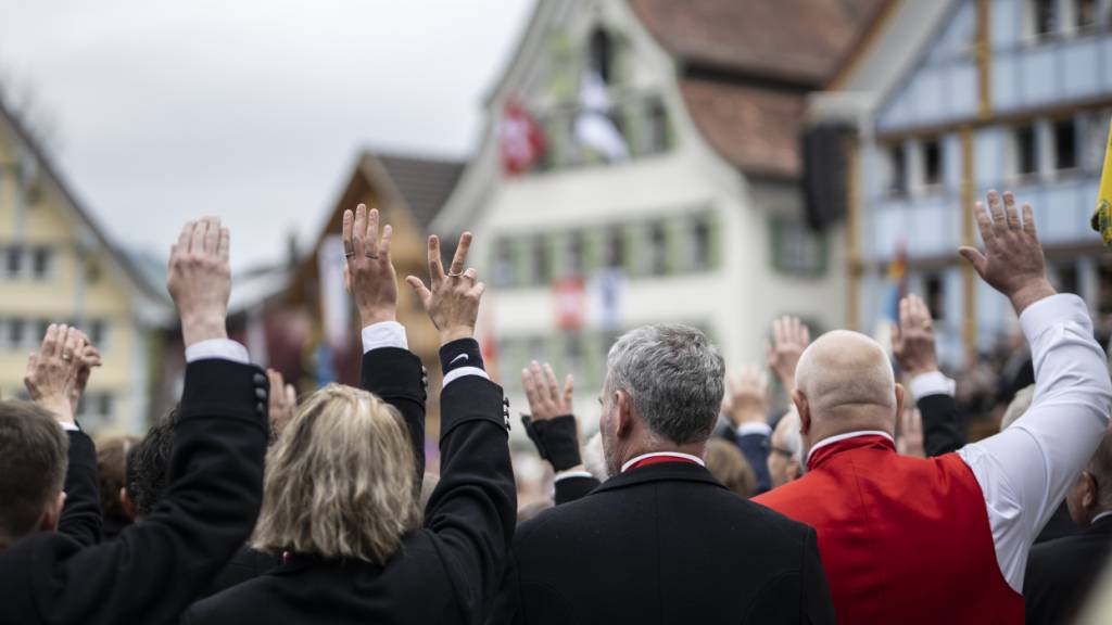 An der Landsgemeinde in Appenzell Innerrhoden vom 26. April 2026 wählen die Stimmberechtigten einen Ersatz für den aus der Regierung zurücktretenden Roland Dähler (parteilos).