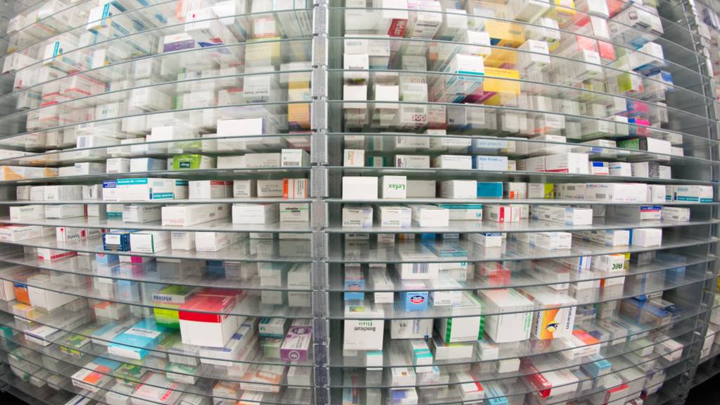 Schweizer Exporte erreichen 2025 dank Chemie und Pharma Rekord