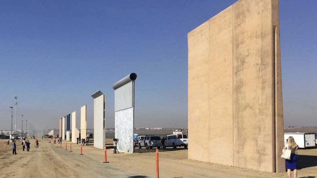 In San Diego ausgestellte Prototypen für die von US-Präsident Trump versprochene Grenzbefestigung gegen Mexiko (Archiv)