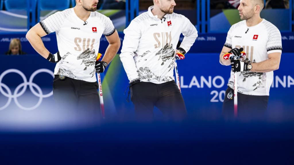 Ein Blickfang: Die Shirts und Jacken der Schweizer Curler