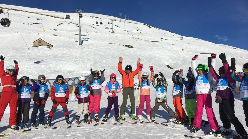 Bernhard Russi begleitet Kids bis 13 Jahren auf die Piste für «snow4free»