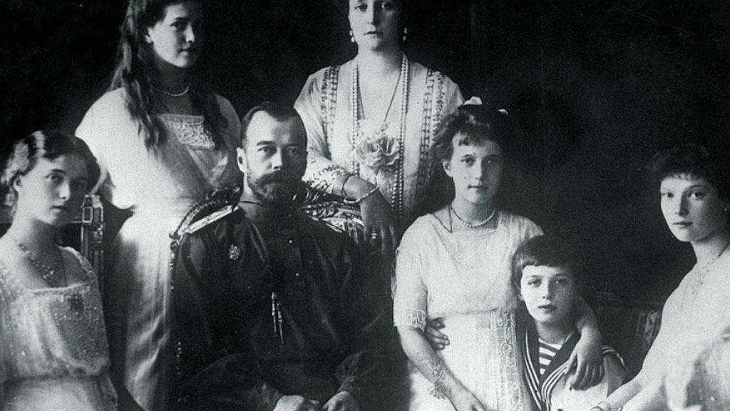 Der letzte Zar des russischen Reiches: Nikolaus II mit Familie - ein Landsmann will das Zarenreich wiederaufleben lassen. (Archivbild)