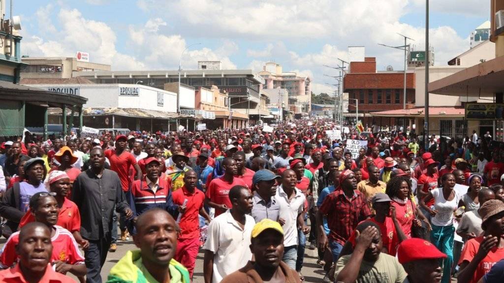 Simbabwes Opposition mobilisierte über 2000 Personen zum Protest in Harares Strassen