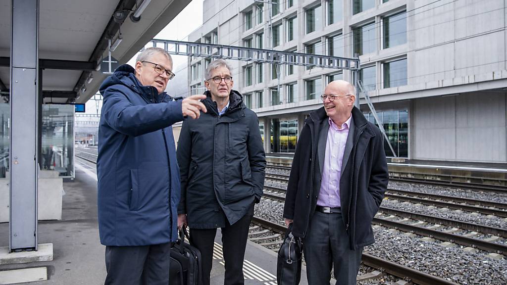 Der Urner Volkswirtschaftsdirektor Urban Camenzind bei der Eröffnung des neuen Kantonsbahnhofs in Altdorf. (Archivbild)