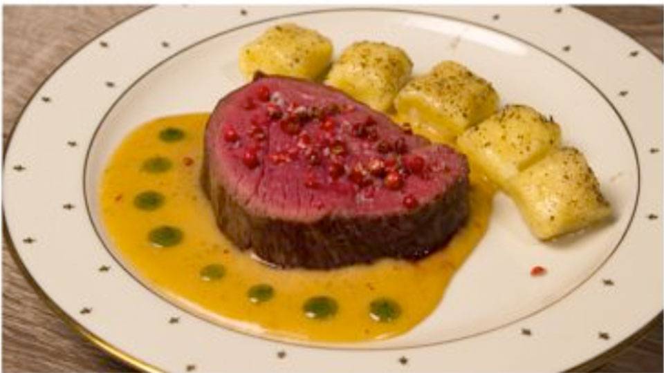 Rindsfilet an weisser Portweinsauce mit rotem Pfeffer