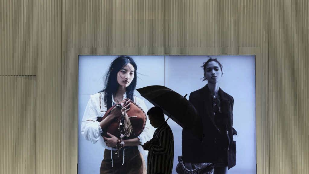 Wer einkaufen geht, mag sich über die sinkenden Verbraucherpreise freuen - doch die chinesische Regierung will das Gegenteil. (Archivbild)
