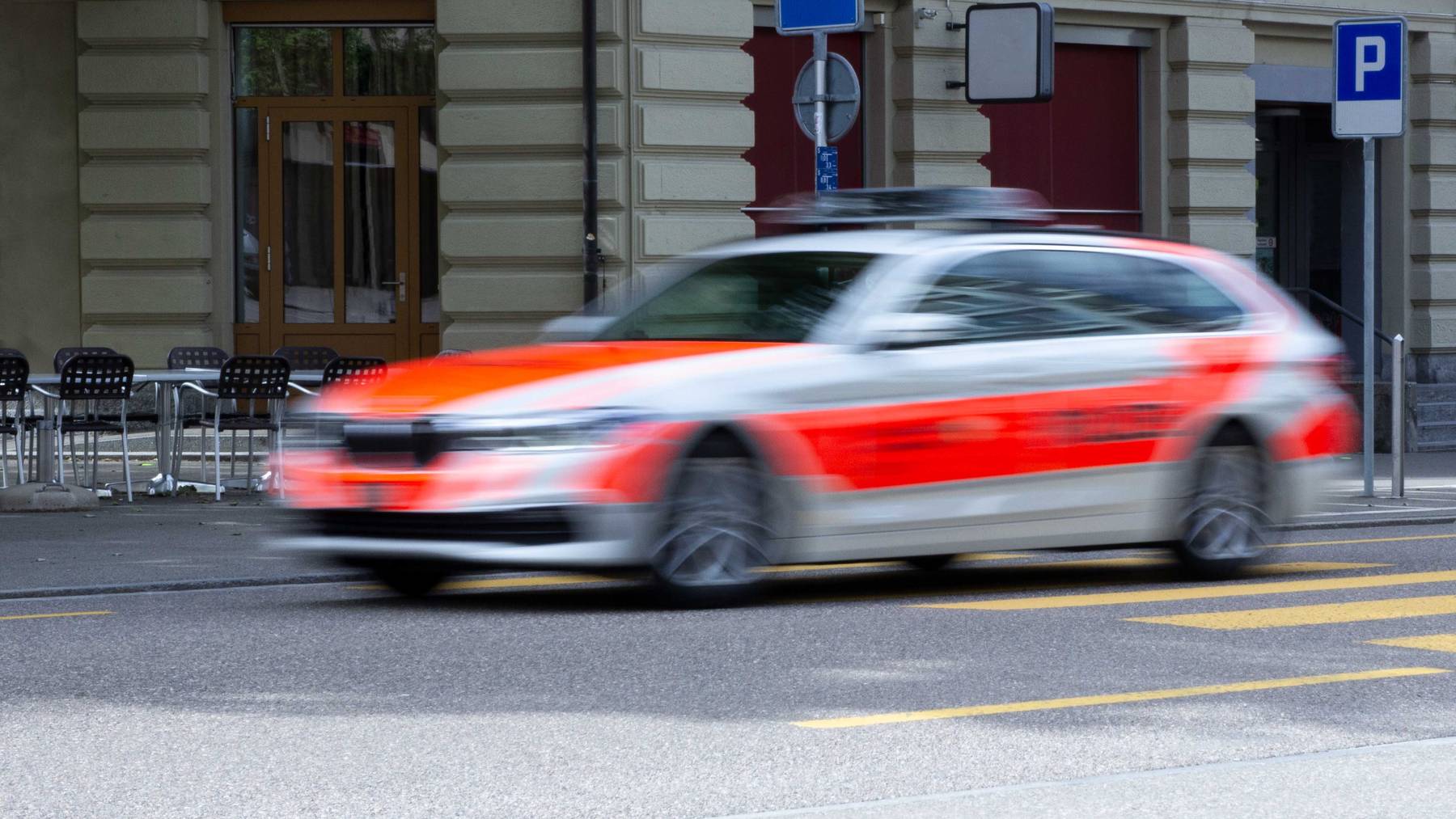 Ein Unbekannter schlug einem 19-Jährigen an der Nordstrasse in St.Gallen mit einem Gegenstand gegen den Kopf und verletzte ihn unbestimmt. (Symbolbild)