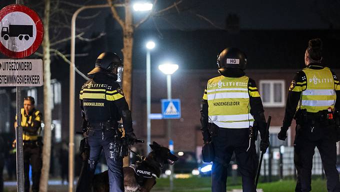 Unruhen in den Niederlanden - Jugendliche randalieren