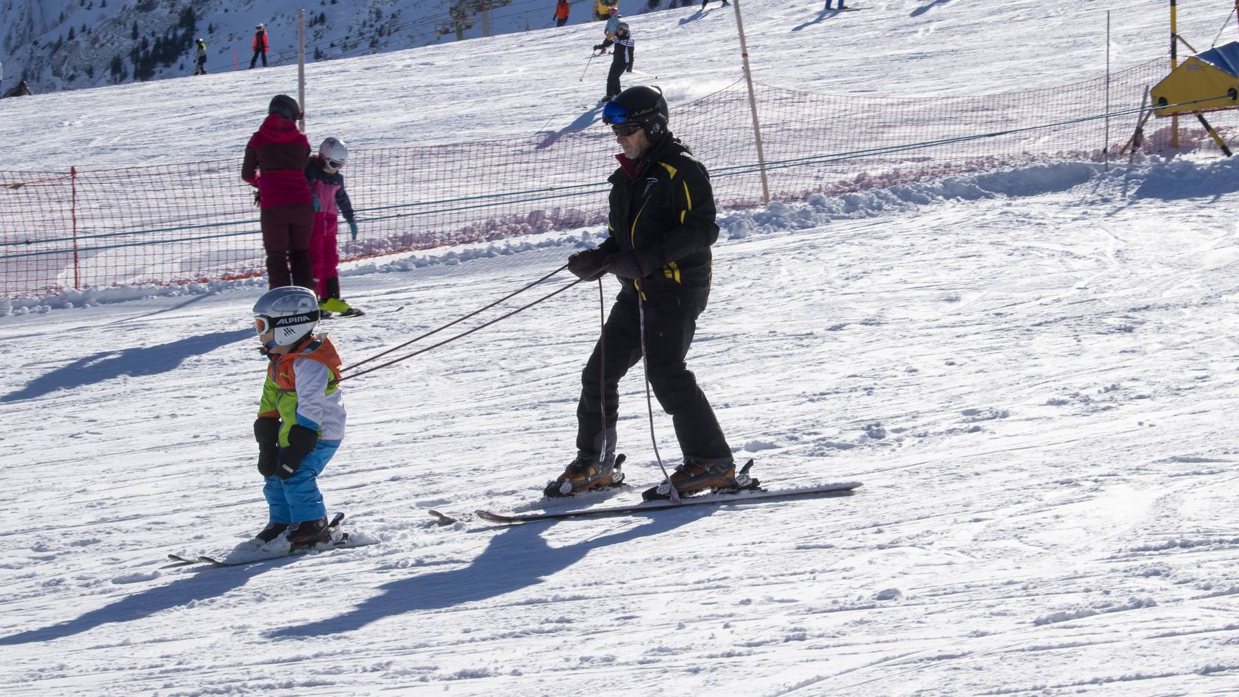 Im Skigebiet Engstligenalp kann man noch bis und mit dem ersten Maiwochenende Skifahren. (Symbolbild)