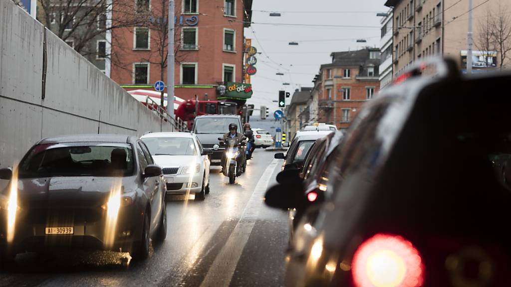 Stadt Zürich verbannt Autos tagsüber von der Langstrasse