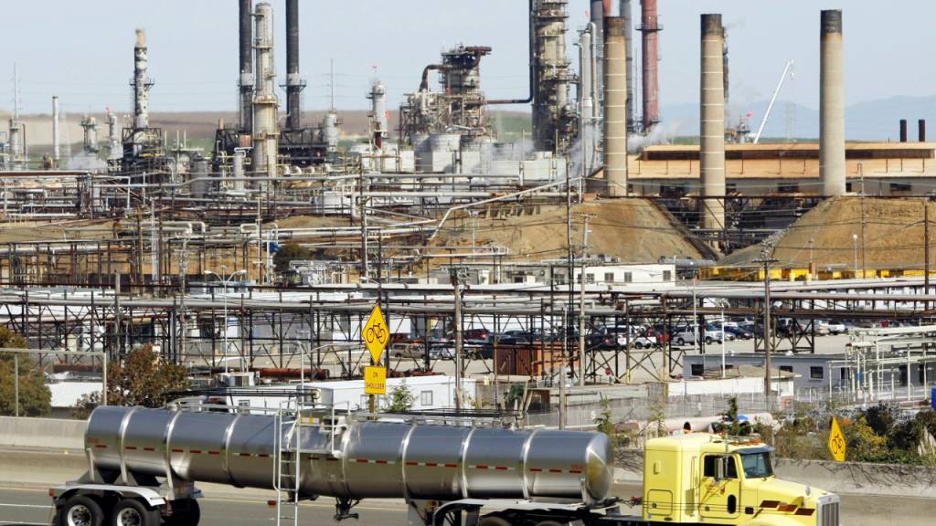 Der amerikanische Ölkonzern Chevron plant Massenentlassungen. (Archivbild)