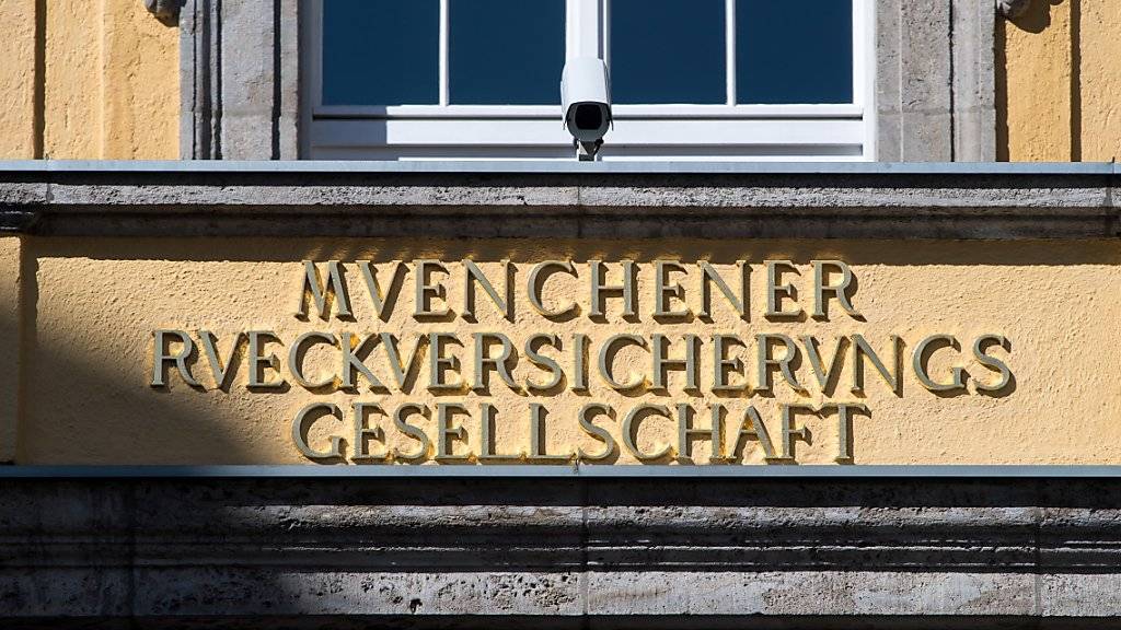 Höhere Katastrophenschäden haben dem weltgrössten Rückversicherer Munich Re zum Jahresstart einen deutlichen Gewinnrückgang eingebrockt. (Archiv)