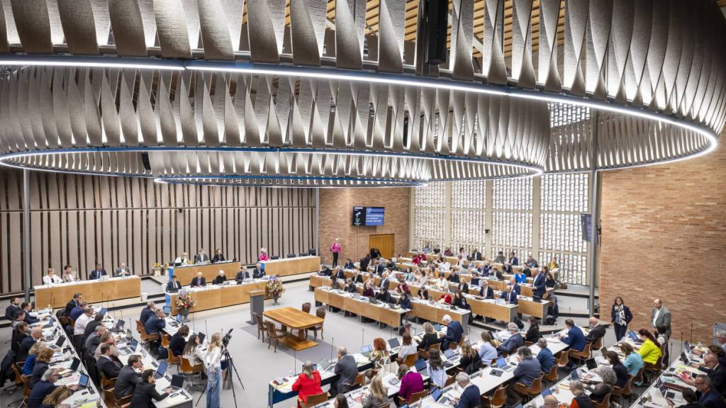 Im Kanton Zürich soll es eine Beschwerdestelle für die Mitarbeitenden aller Spitäler geben. (Symbolbild)