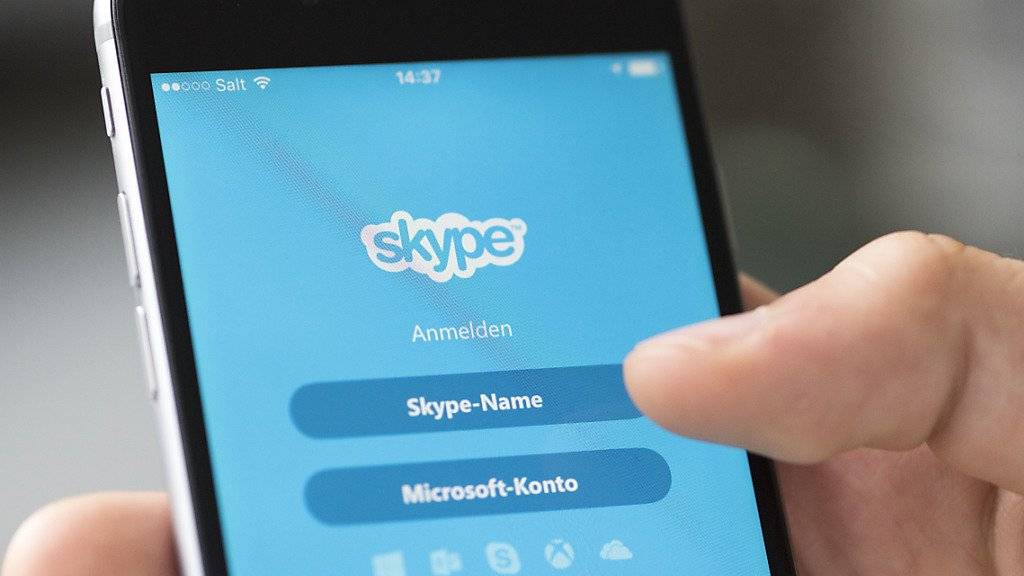 Gespräche im Onlinetelefonie-Dienst Skype können von Microsoft-Mitarbeitern mitgehört werden. (Symbolbild)