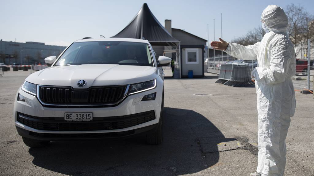 Im Frühling konnte man sich auf dem Bernexpo-Gelände in Bern im eigenen Fahrzeug testen lassen. Nun nimmt das Testcenter den Betrieb wieder auf.