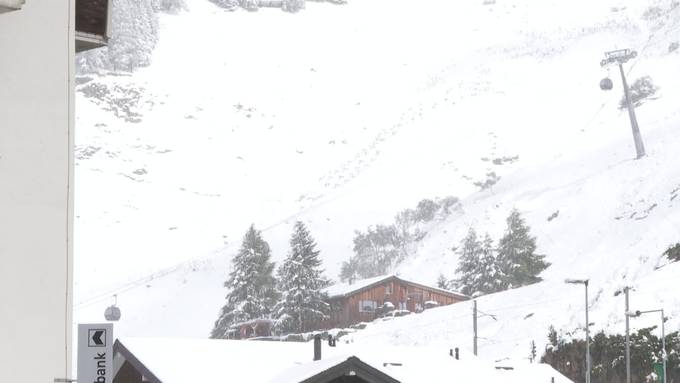 «Es war eine Überraschung»: Mehrere Zentimeter Neuschnee in Andermatt