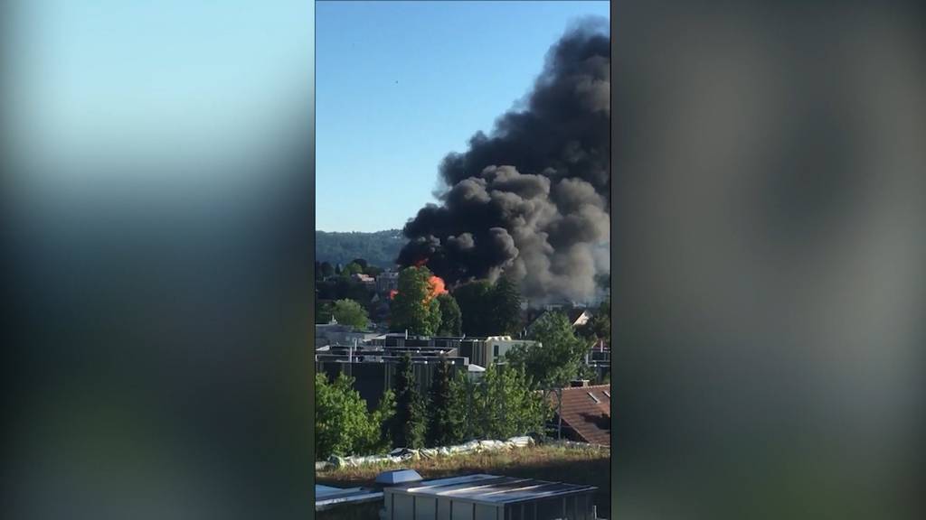 Mehrere Explosionen bei Wohnhausbrand in Dietlikon