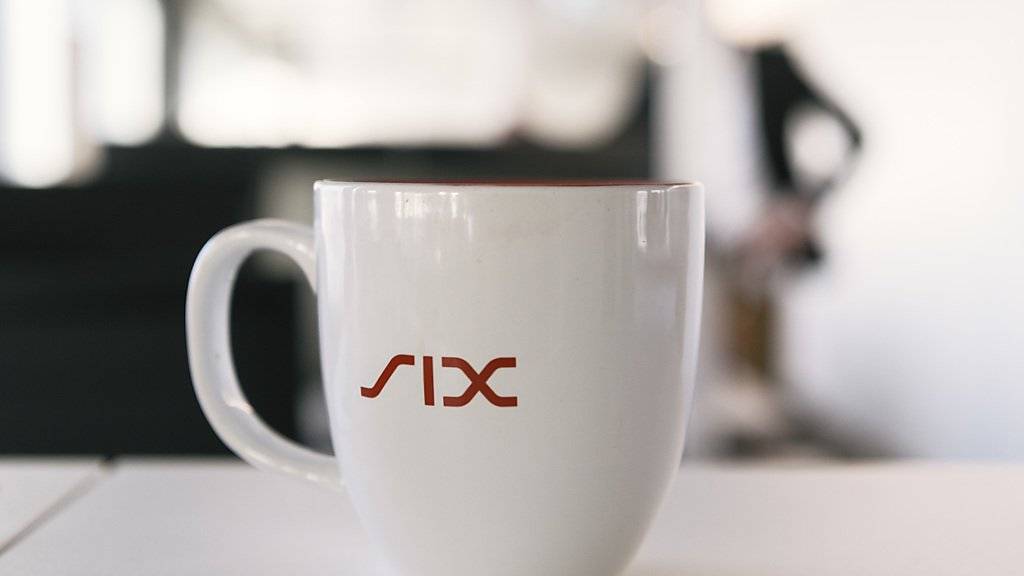 Zurücklehnen und Kaffeetrinken liegt nicht drin: Die Finanzinfrastrukturdienstleisterin SIX befindet sich mitten in einem Umbau. Trotz Rekordumsatzes hat sie einen Gewinntaucher in Kauf nehmen müssen. (Archivbild)