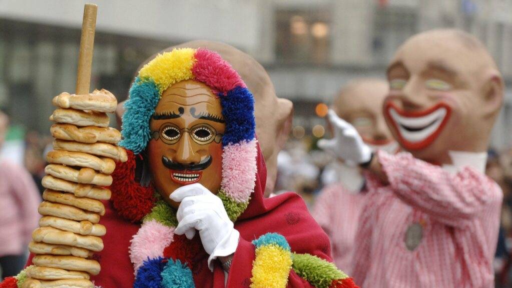 Schwyzer Fasnachtsfiguren am Olma Festumzug 2007, als Schwyz mit Uri, Ob- und Nidwalden Gast in St. Gallen war. (Archivaufnahme)