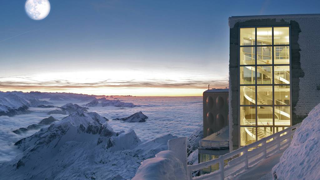 Säntis und Vollmond: Ein romantischer Freitagabend. (Bild: Säntis-Schwebebahn AG)