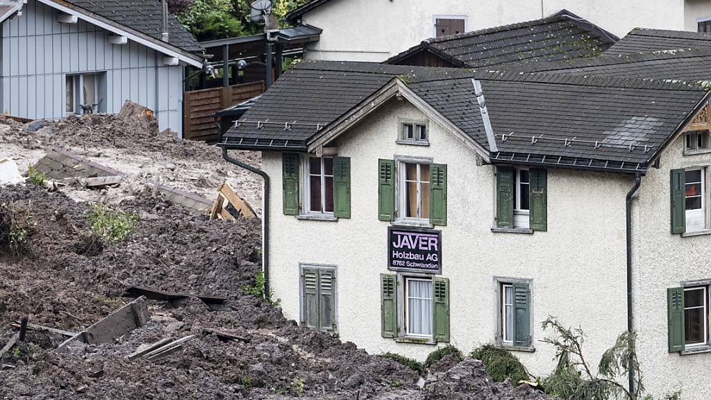 Erdrutsche haben Ende August in Schwanden GL etliche Gebäude zerstört. Einige Bewohnerinnen und Bewohner haben alles verloren. (Archivbild)
