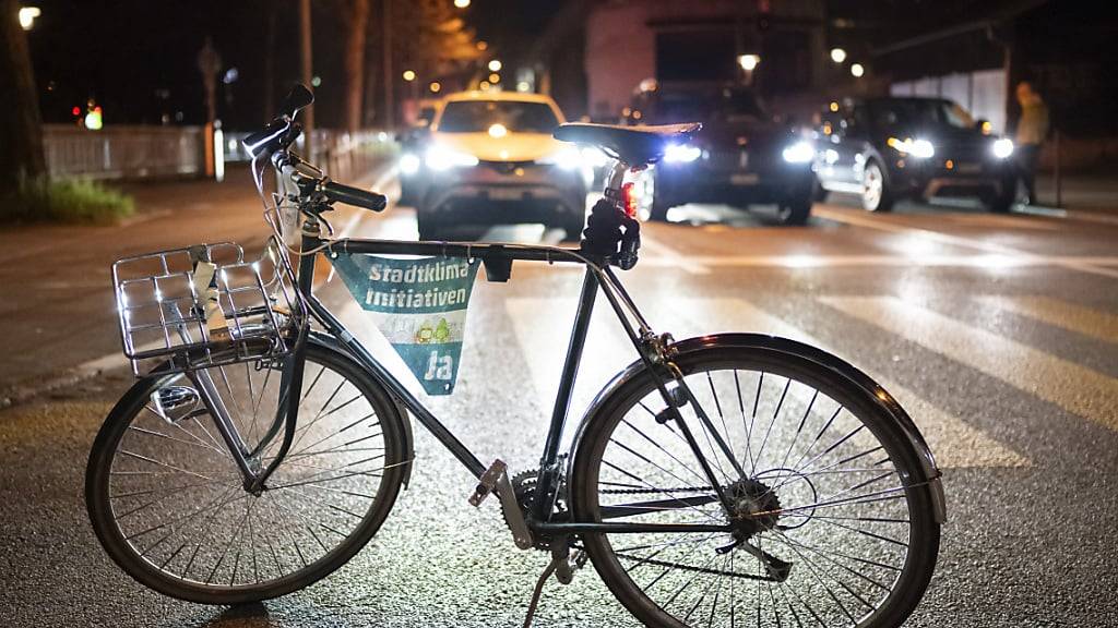 Die Critical Mass rollt wieder - erneut ohne festgelegte Route. Die Teilnehmenden müssen sich aber trotzdem an gewisse Regeln halten, sonst hätte die Stadt die Bewilligung nicht erteilt. (Archivbild)