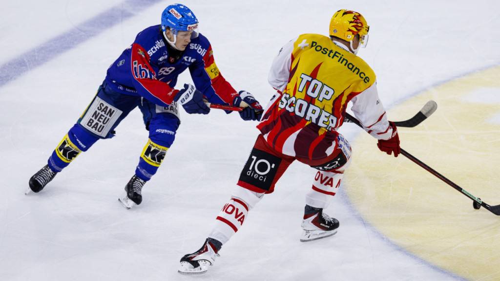 Kimi Körbler vom EHC Kloten (in blau) erzielte zwei Tore für die Schweiz zum 4:0 über Deutschland