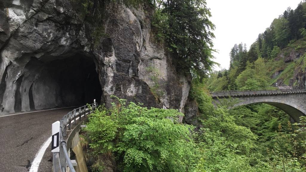 Die enge Stelle durch den Chlusstaldentunnel und die folgende Chlusbodenbrücke wurde beseitigt.