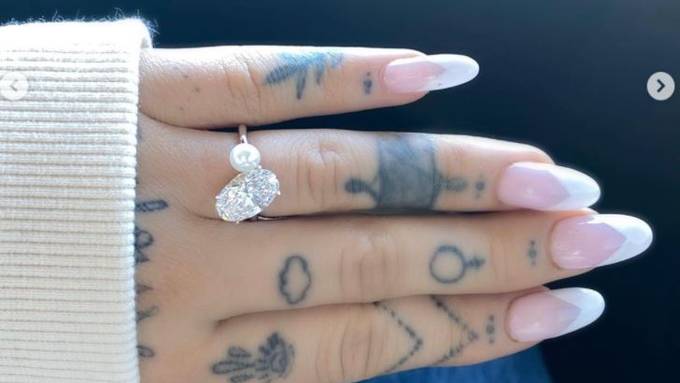 Popstar Ariana Grande teilt Bilder von heimlicher Hochzeit ...