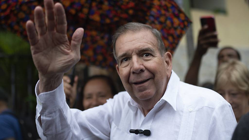 ARCHIV - Der damalige venezolanische oppositionelle Präsidentschaftskandidat Edmundo Gonzalez. Foto: Ariana Cubillos/AP