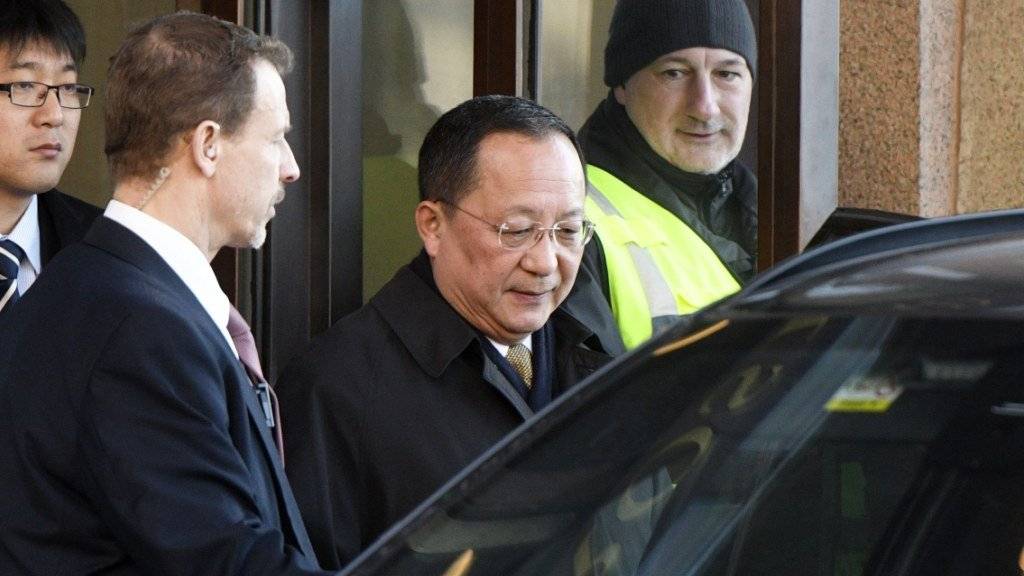 Der nordkoreanische Aussenminister Ri Yong Ho beim Verlassen des schwedischen Regierungsgebäudes in Stockholm. Es ist weiter unklar, wo ein Gipfeltreffen zwischen US-Präsident Donald Trump und Nordkoreas Machthaber Kim Jong Un stattfinden könnte. (Bild vom 16. März)