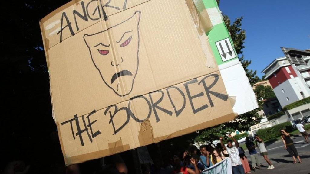 Die Demonstration in der italienischen Grenzstadt Como hat ein Nachspiel für elf Aktivisten der Gruppe «no borders». Sie werden mit einem Rayonverbot belegt. (Archivbild)