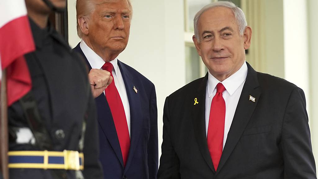 US-Präsident Donald Trump (l) begrüßt Israels Ministerpräsident Benjamin Netanjahu im Weißen Haus. Foto: Evan Vucci/AP/dpa