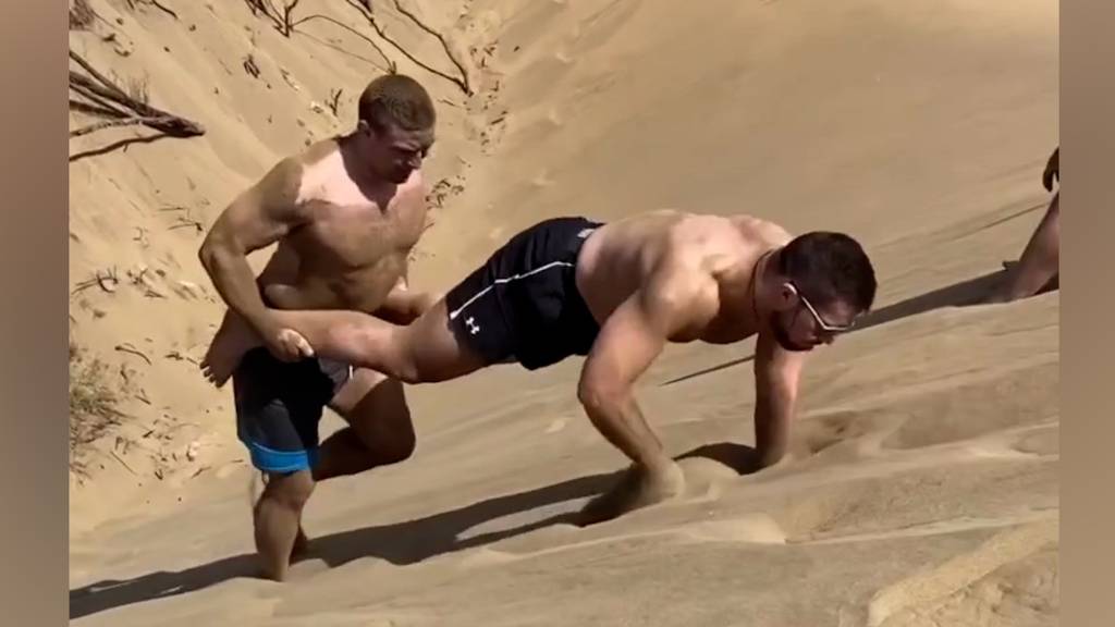 Aus Sägemehl mach Sand – so schwitzen Berner Schwinger in Spanien