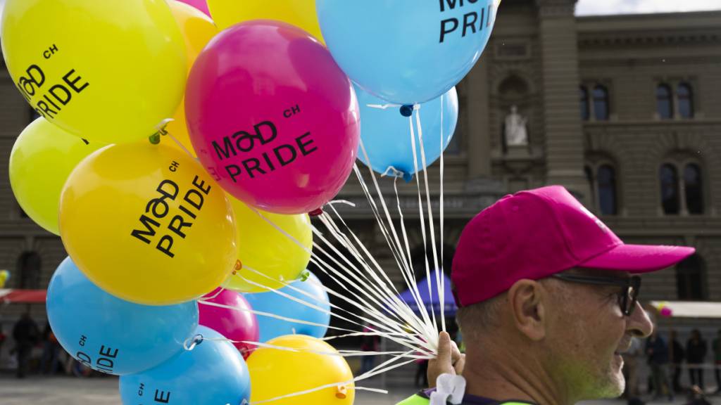 Ein Zeichen setzen für die Sichtbarkeit, Akzeptanz und Inklusion von Menschen mit psychischen Erkrankungen: Darum ging es am Samstag vor dem Bundeshaus in Bern mehreren hundert Menschen an der vierten Schweizer Mad Pride.