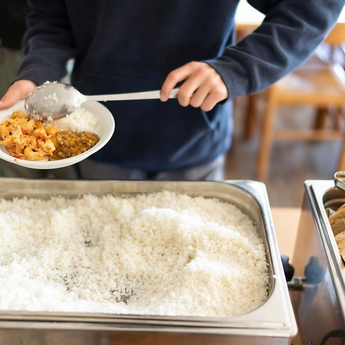 Zürcher Regierung soll Kosten für Essen in Klassenlagern überprüfen