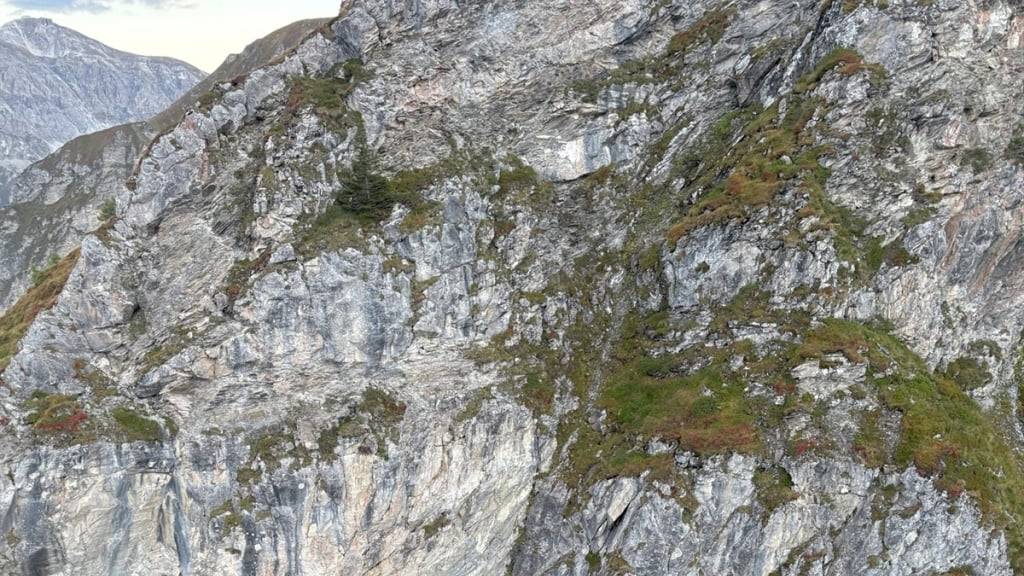 Der tote Berggänger war oberhalb von Tschiertschen GR eine Felswand hinabgestürzt.