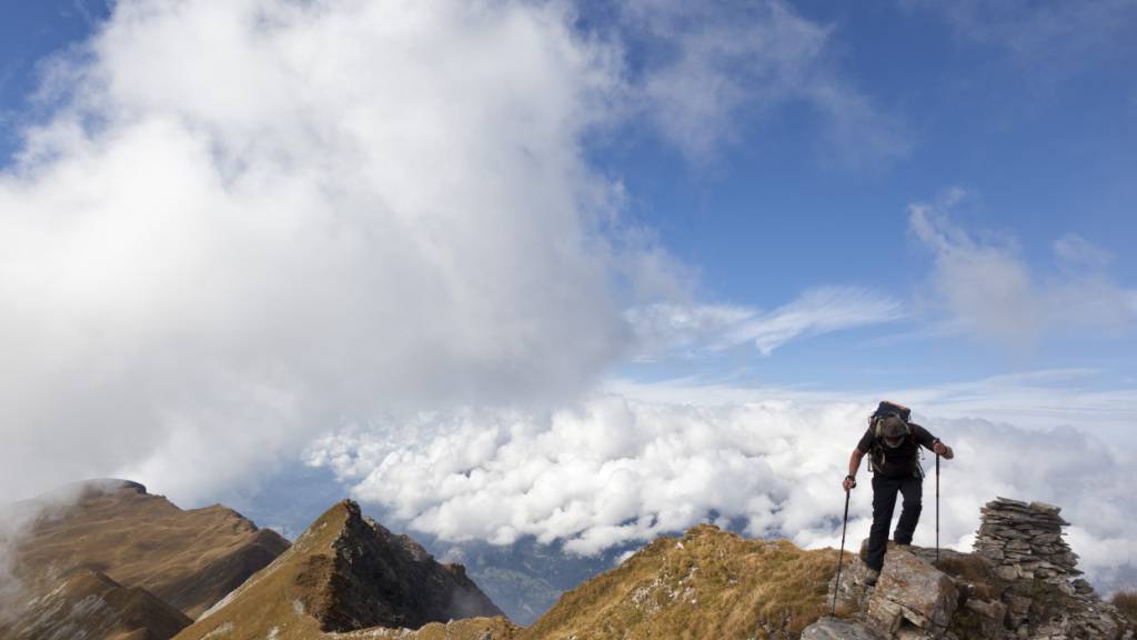 Im Hochgebirge herrschen aufgrund der hohen Temperaturen aussergewöhnliche Bedingungen. Der Schweizer Alpen-Club (SAC) mahnt deshalb zu Vorsicht. (Themenbild)